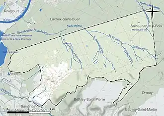 Carte en couleur présentant le réseau hydrographique de la commune