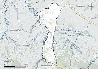 Carte en couleur présentant le réseau hydrographique de la commune