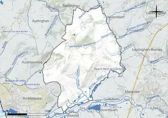 Carte en couleur présentant le réseau hydrographique de la commune