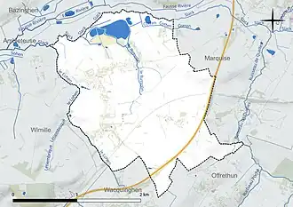 Carte en couleur présentant le réseau hydrographique de la commune