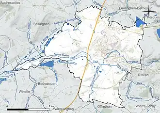 Carte en couleur présentant le réseau hydrographique de la commune
