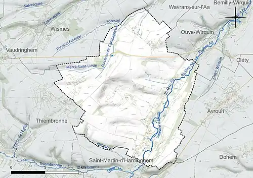 Carte en couleur présentant le réseau hydrographique de la commune