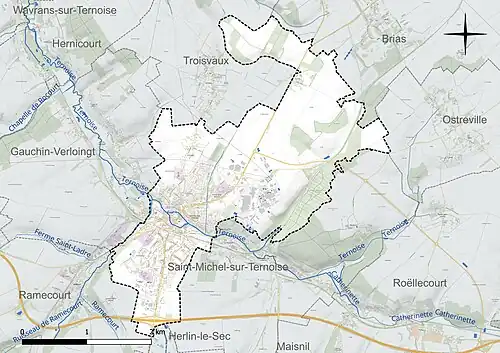Carte en couleur présentant le réseau hydrographique de la commune