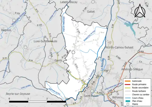 Carte en couleur présentant le réseau hydrographique de la commune