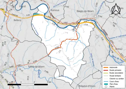 Carte en couleur présentant le réseau hydrographique de la commune