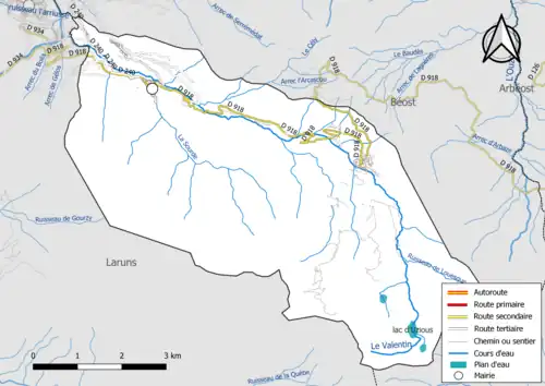 Carte en couleur présentant le réseau hydrographique de la commune