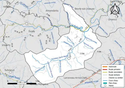Carte en couleur présentant le réseau hydrographique de la commune