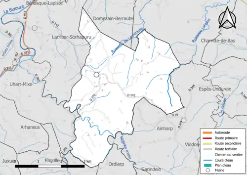 Carte en couleur présentant le réseau hydrographique de la commune