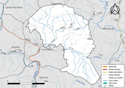 Carte en couleur présentant le réseau hydrographique de la commune