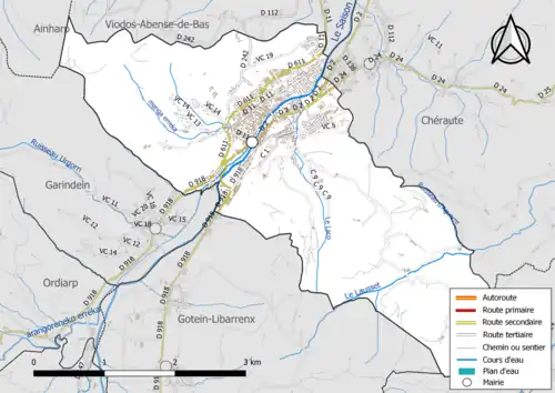 Carte en couleur présentant le réseau hydrographique de la commune