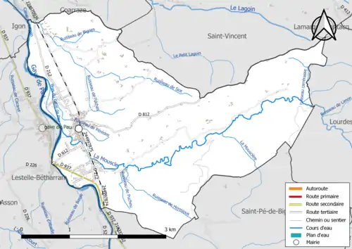 Carte en couleur présentant le réseau hydrographique de la commune