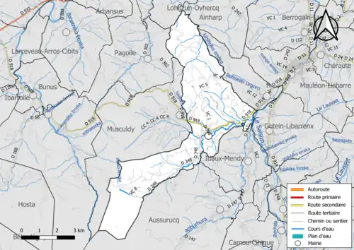 Carte en couleur présentant le réseau hydrographique de la commune