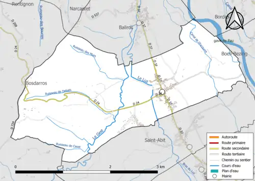 Carte en couleur présentant le réseau hydrographique de la commune