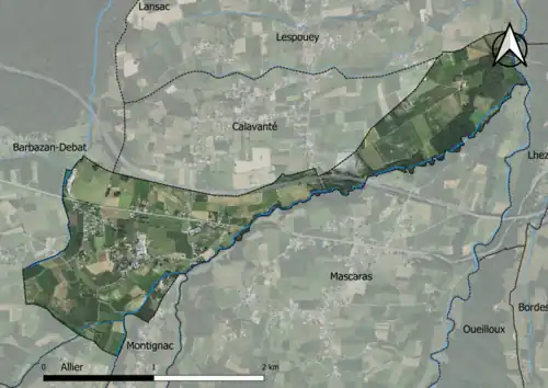 Photo aérienne en couleurs de la commune.