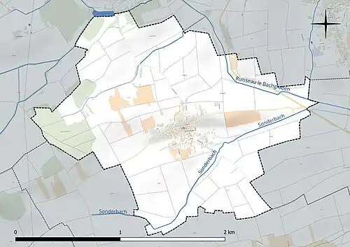 Carte en couleur présentant le réseau hydrographique de la commune