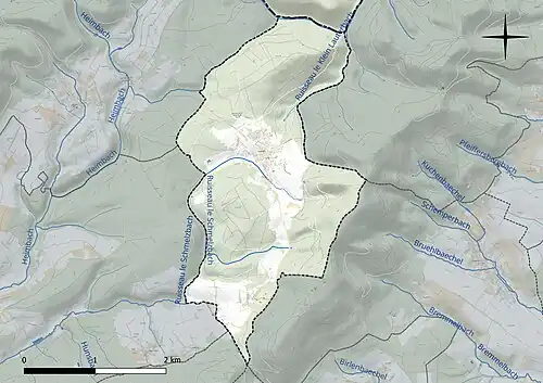 Carte en couleur présentant le réseau hydrographique de la commune