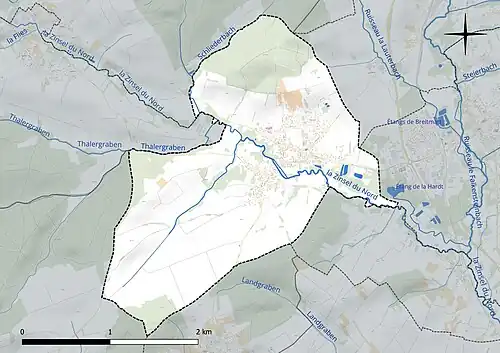 Carte en couleur présentant le réseau hydrographique de la commune