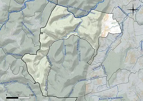 Carte en couleur présentant le réseau hydrographique de la commune