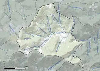 Carte en couleur présentant le réseau hydrographique de la commune
