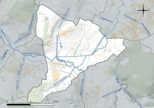 Carte en couleur présentant le réseau hydrographique de la commune