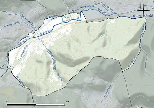 Carte en couleur présentant le réseau hydrographique de la commune