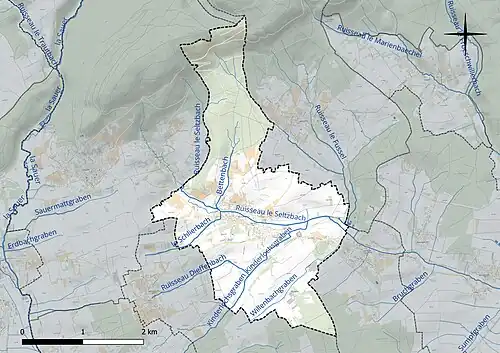 Carte en couleur présentant le réseau hydrographique de la commune