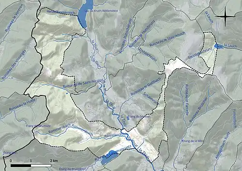 Carte en couleur présentant le réseau hydrographique de la commune