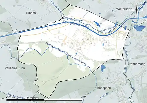 Carte en couleur présentant le réseau hydrographique de la commune