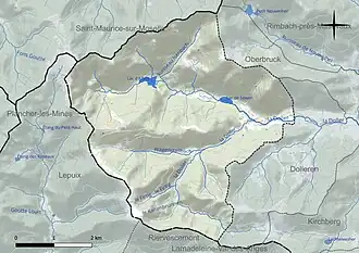 Carte en couleur présentant le réseau hydrographique de la commune