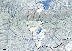 Carte en couleurs représentant les réseaux aquatiques de la commune d'Orelle : il y a le Bonrieu sur la partie nord de la commune ainsi que le lac de Bissorte plus au sud ; les axes routiers traversent la commune d'est en ouest avec leurs noms affichés.