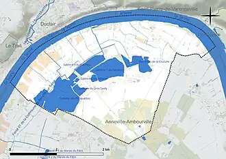 Carte en couleur présentant le réseau hydrographique de la commune
