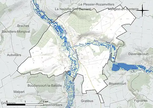 Carte en couleur présentant le réseau hydrographique de la commune