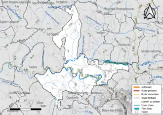 Carte en couleur présentant le réseau hydrographique de la commune