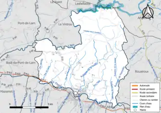 Carte en couleur présentant le réseau hydrographique de la commune