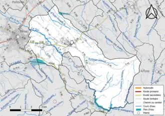 Carte en couleur présentant le réseau hydrographique de la commune