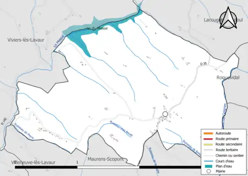 Carte en couleur présentant le réseau hydrographique de la commune
