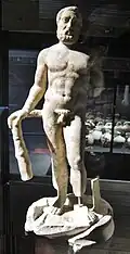 Statue d'Hercule en marbre trouvée aux Plomarc'h (IIe siècle après J.-C., Musée de Bretagne).