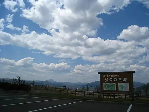 Parking et pâturages près de Teshikaga en mai 2008.