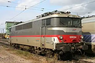 Multiservice gris foncé.