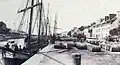 Barils de rogue sur les quais du Port-Rhu à Douarnenez (vers 1900).