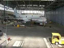 L'Atlantique 2 no&nbsp;26 (M 26) en maintenance dans le hangar H1 de la BAN Nîmes-Garons