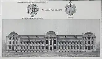 Façade et blason de l'abbaye.