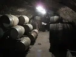 Cave à vin du domaine viticole, sous l'abbaye.