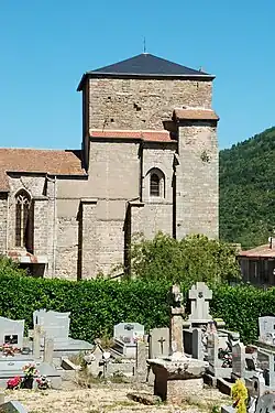 Le clocher vu depuis le cimetière, au sud.