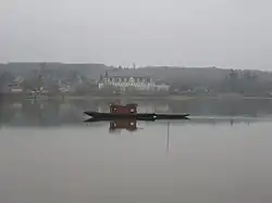 L'abbaye vue depuis la Loire.