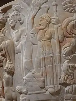 Divinité barbue et ses attributs dionysiaques.