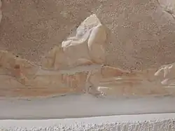 Pied gauche et orteils droits du satyre, base moulurée.