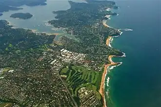Vue aérienne des plages de Sydney avec Scotland Island à gauche