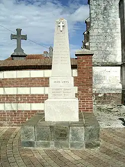 Le monument aux morts.