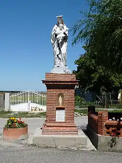 Statue de la Vierge à l'Enfant.